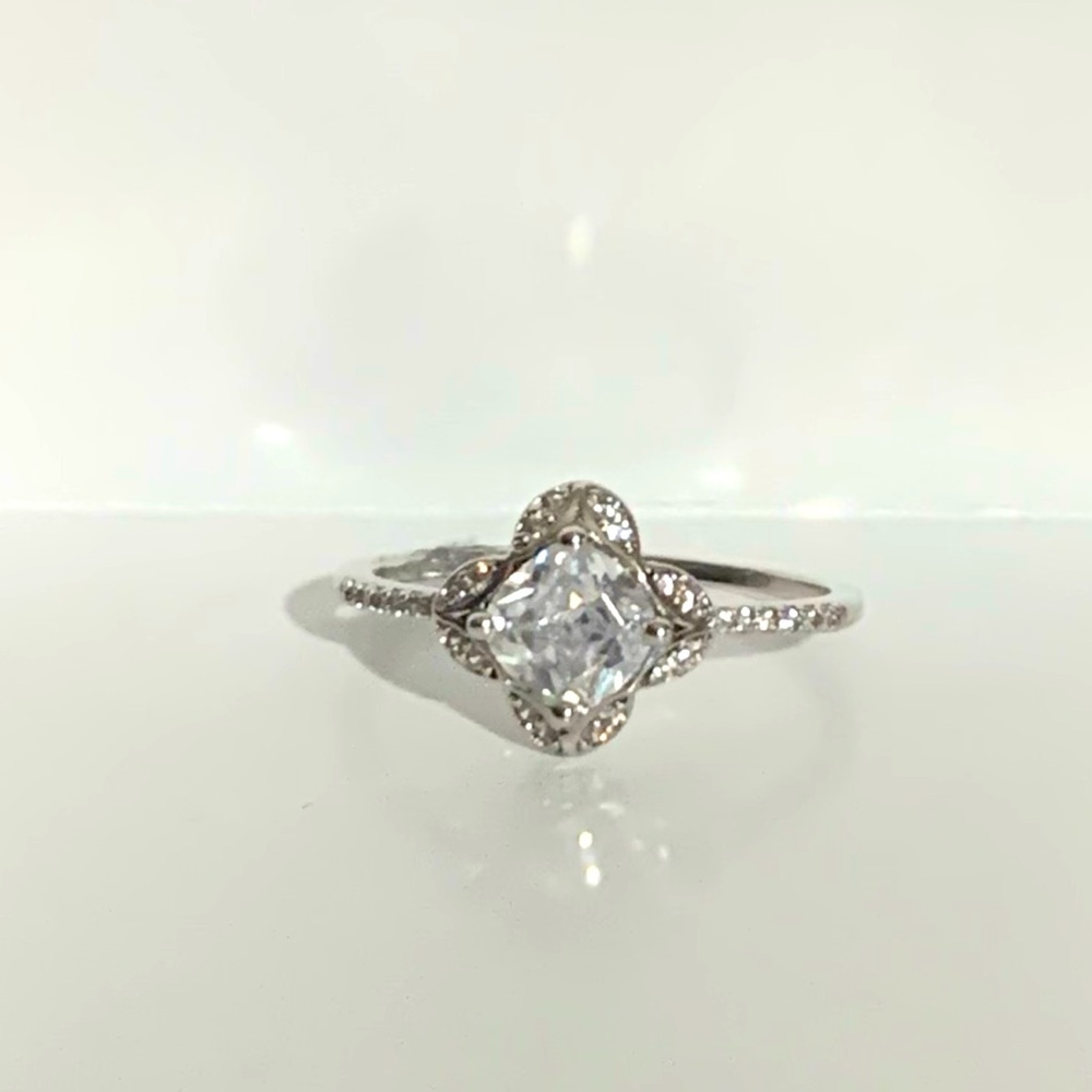 Charmed aroma ring